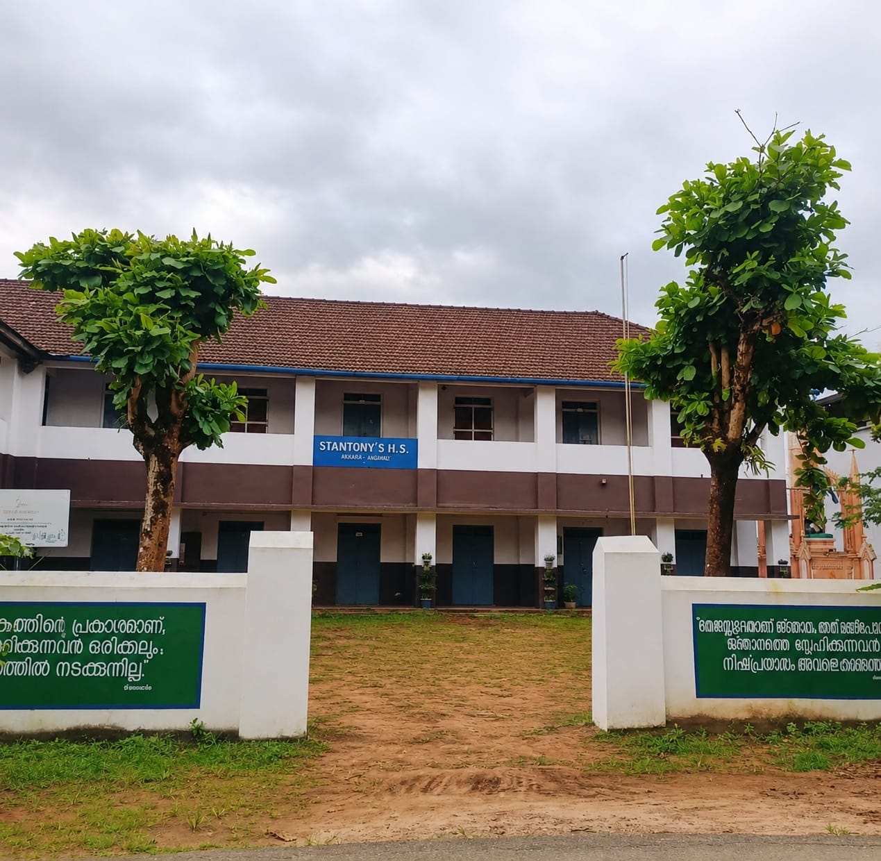 ST. ANTONY`S HS PAZHUVIL (22032)