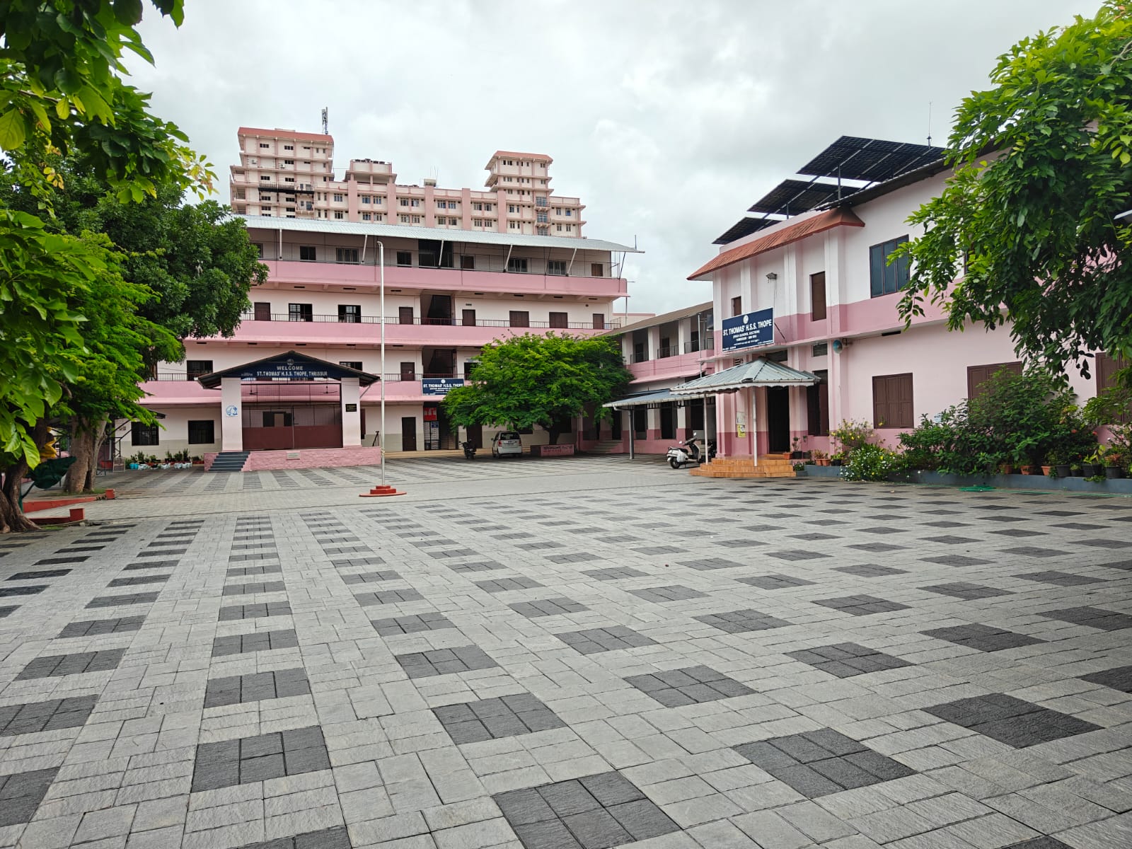 ST. THOMAS` HS THOPE (22051)